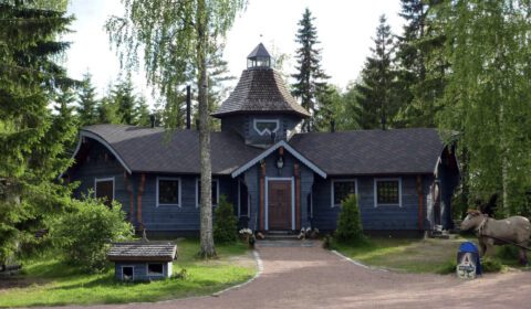 Kivitasku Event Venue Villa in Muurame surrounded by forest and nature