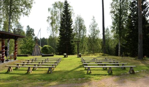 Outdoor wedding ceremony setup at Kivitasku event venue in Muurame