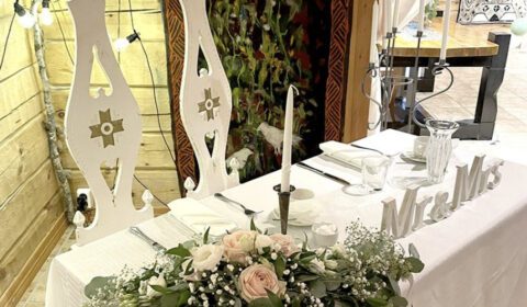 Wedding table decoration inside Kivitasku Event Venue Villa with floral arrangement