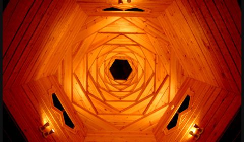 Juhlatila Kivitasku on rakennettu perinteistä käsityötä kunnioittaen