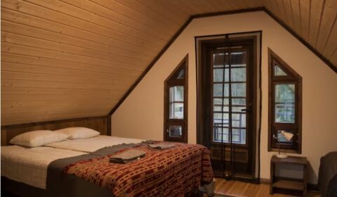 mökkimajoitus Jyväskylä parisänky